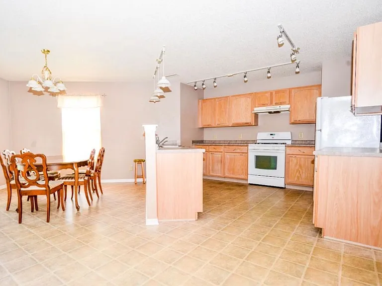 4182 Fletcher Dr — Photo 7