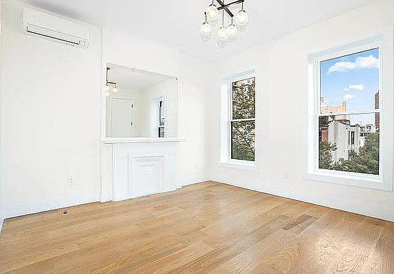 4th image of 346 Greene Ave #2