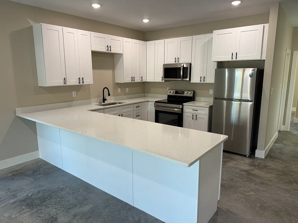 208 S. Plum - 1 — Photo 3