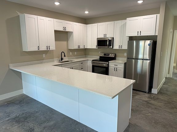 3rd image of 208 S Plum St
