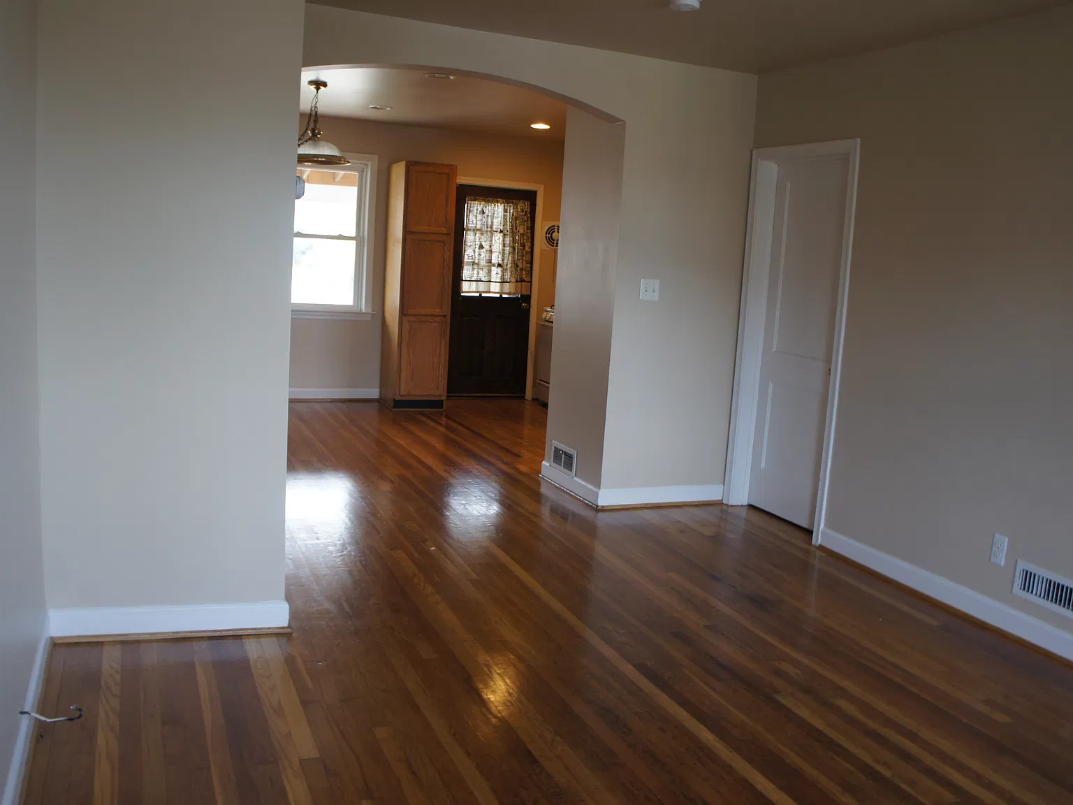 3 bed, 1024 sqft, $1,995 — Photo 3