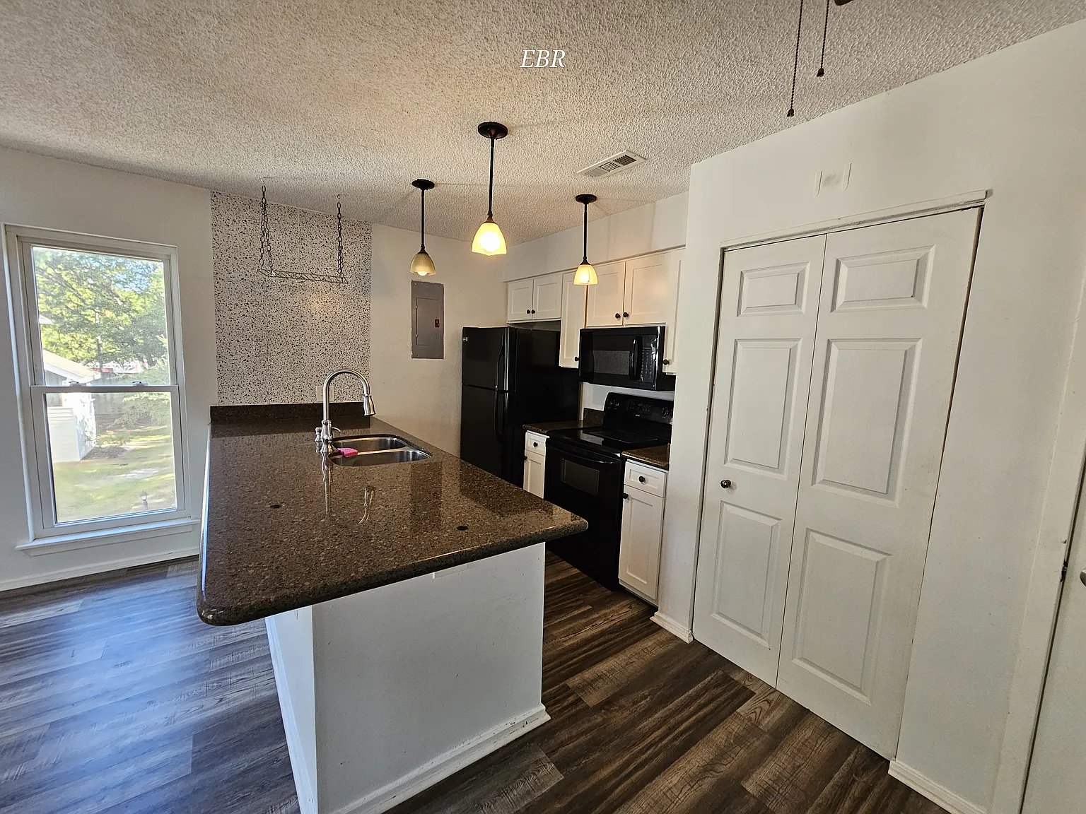 2 bed, 986 sqft, $1,595 — Photo 3