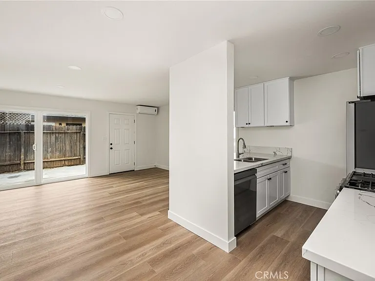 780 N Shattuck Pl — Photo 13