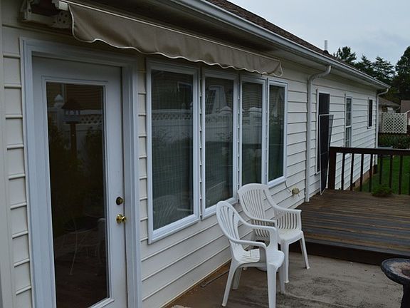 5th image of 1272 Wexford Village Cres