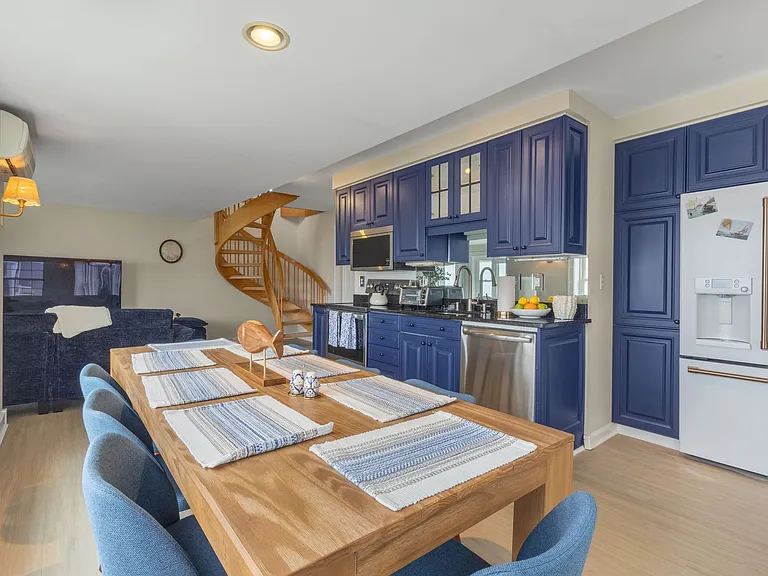 45 Woodbury Ln #8 — Photo 25