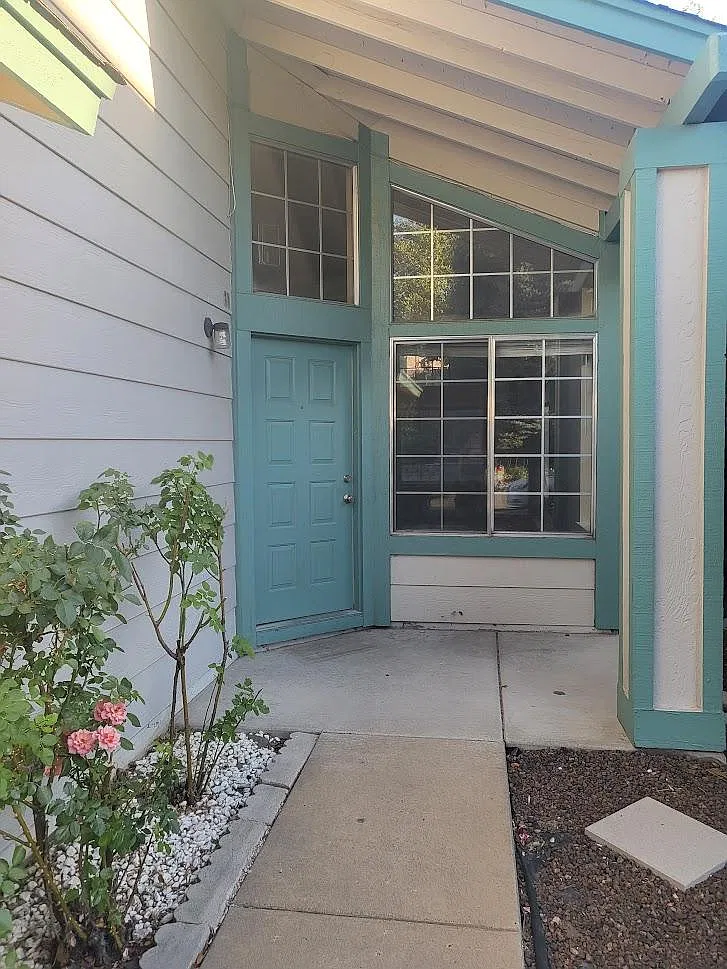 4 bed, 2.5 bath, 1729 sqft, $2,700 — Photo 3