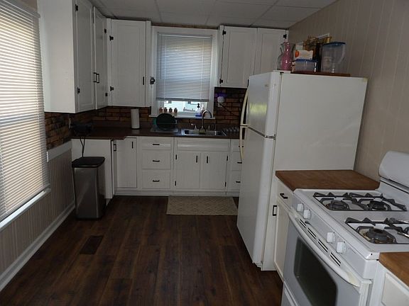 2nd image of 188 Clinton St