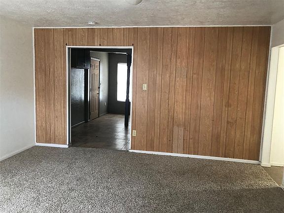 2nd image of 1109 S Crockett Dr
