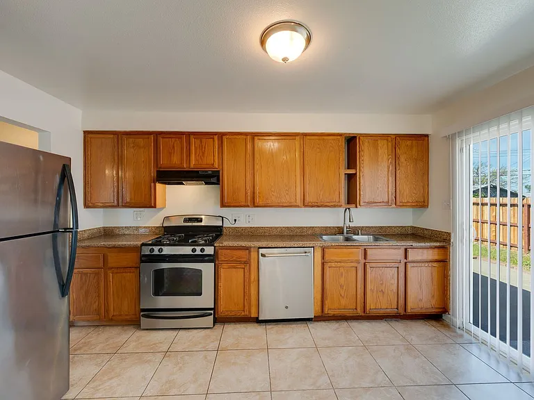 7726 Laurie Way — Photo 9