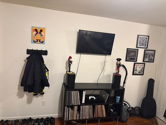 2nd image of 712 Kinney St APT 4