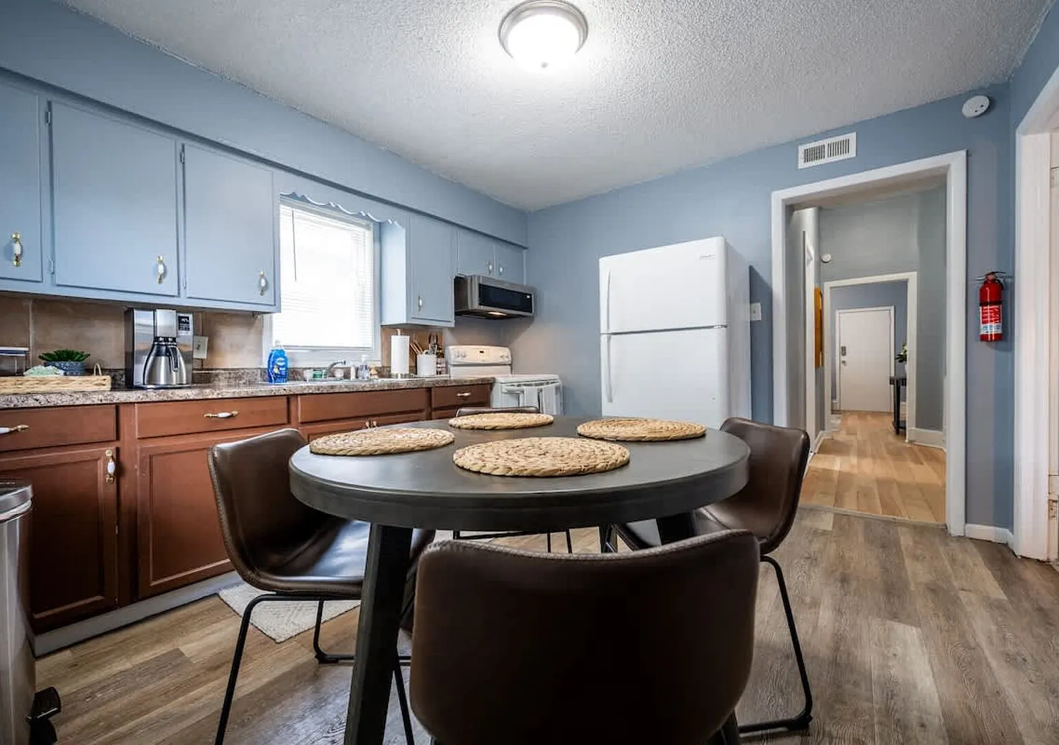 Affordable Cozy Retreat in Indianapolis — Photo 4