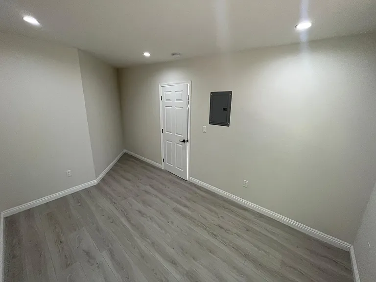 9739 Danube Ave — Photo 4