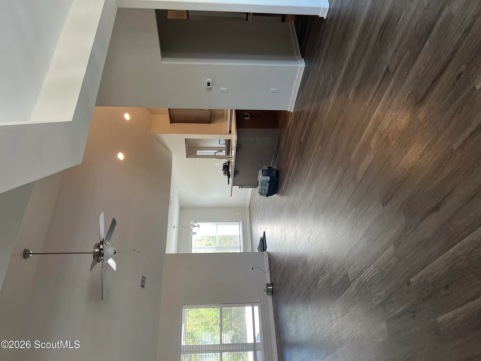 4 bed, 2.0 bath, 2008 sqft, $2,500 — Photo 3