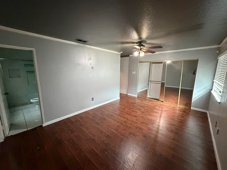 2342 La Salle Ave — Photo 5