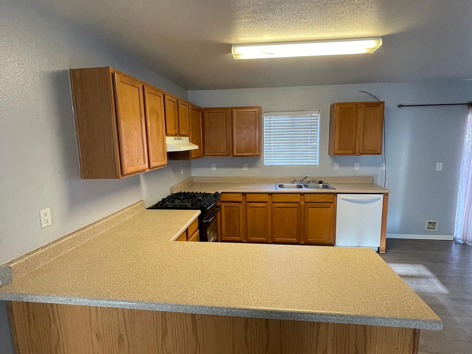 3 bed, 1262 sqft, $1,650 — Photo 4