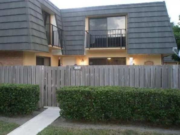 3209 32nd Way #3209, West Palm Beach, FL 33407