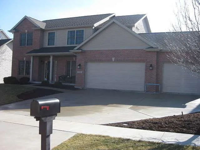 1033 Balsam Rd photo 1
