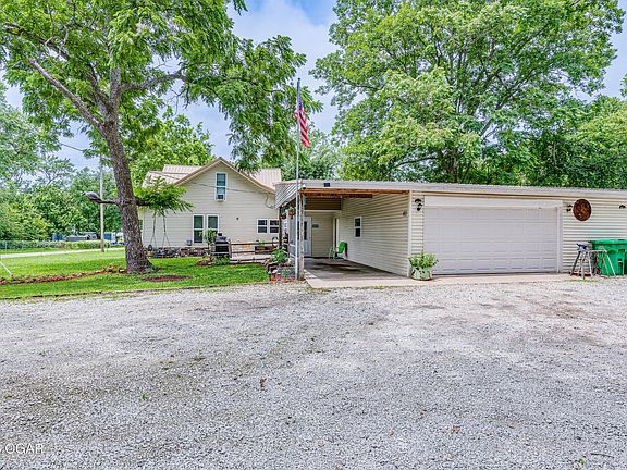 3rd image of 411 Maiden Ln