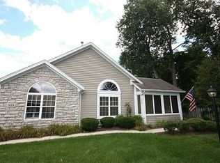 7429 Pineview Ln, Toledo, OH 43615