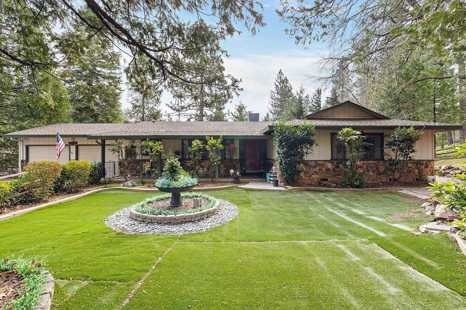 22698 Robin Hood Dr photo 1