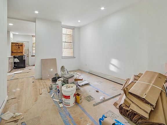 3rd image of 68 Seidler St