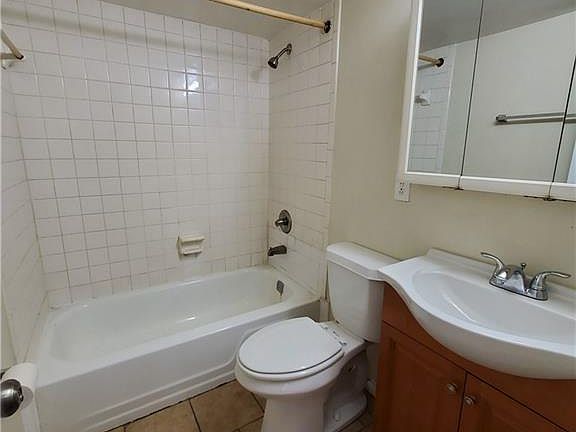 4th image of 3605 Gum Dr APT C