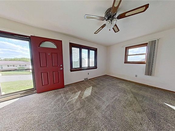 2nd image of 501 Helen St