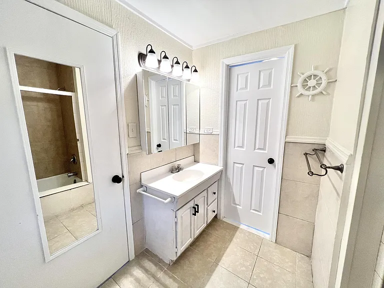 451 Skinner Blvd — Photo 8