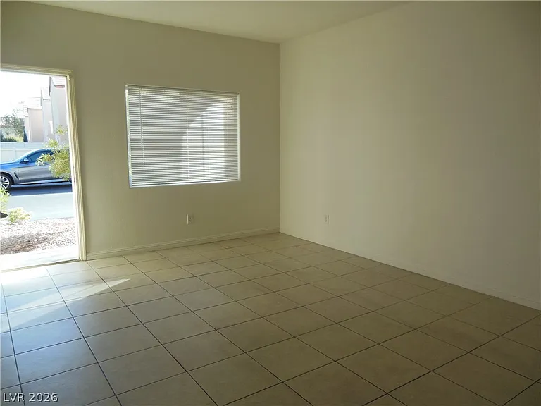 7571 Redwood Point St — Photo 2