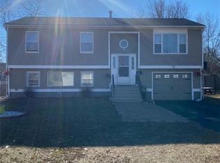 36 Temple Ave, Warwick, RI 02888