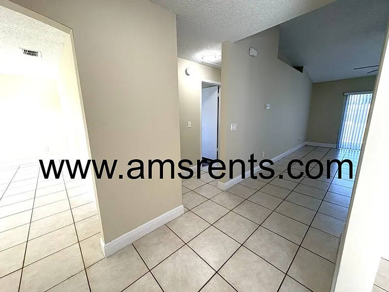 1080 Hali Ridge Ct — Photo 5