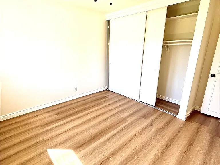 684 E Lee Pl — Photo 21
