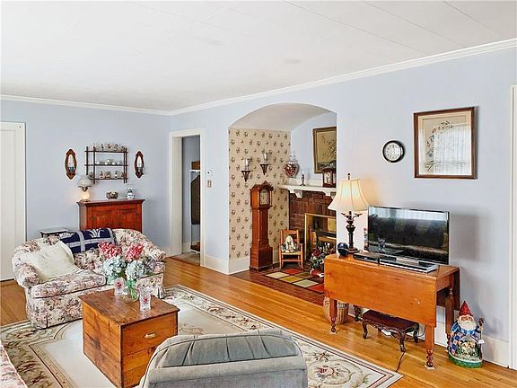 3rd image of 102 Durland Pl