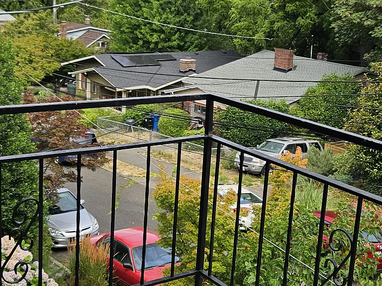 3315 E Howell St — Photo 3