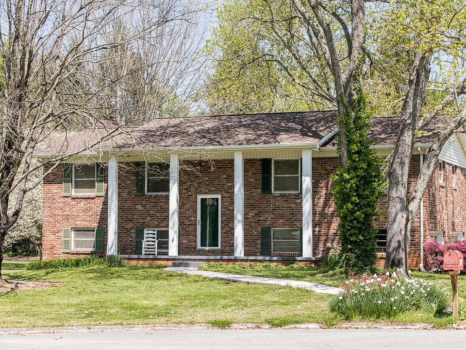 1st image of 8805 Regent Ln