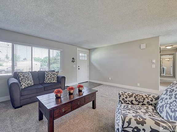 5th image of 695 Aspen Ave