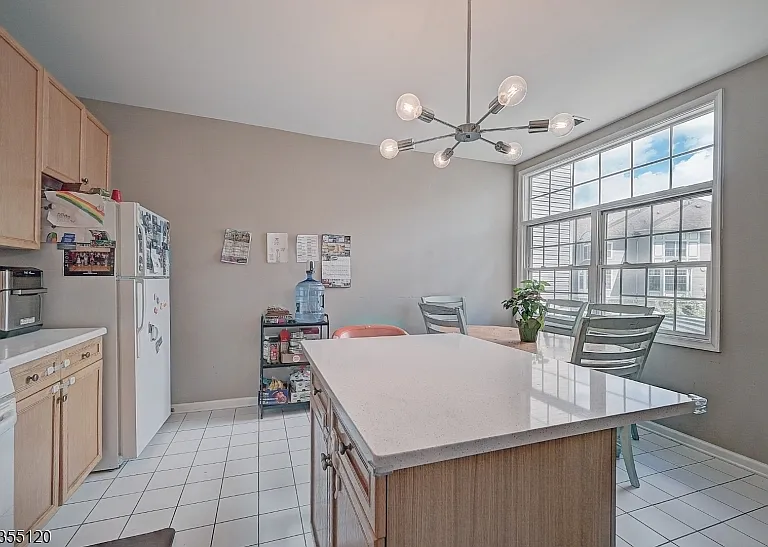 408 Kensington Ln — Photo 4