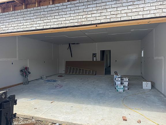 5th image of 303 S 7th St