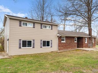 10 Cozy Ln, Fairview Heights, IL 62208