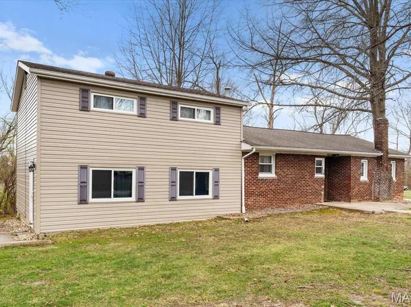 10 Cozy Ln, Fairview Heights, IL 62208