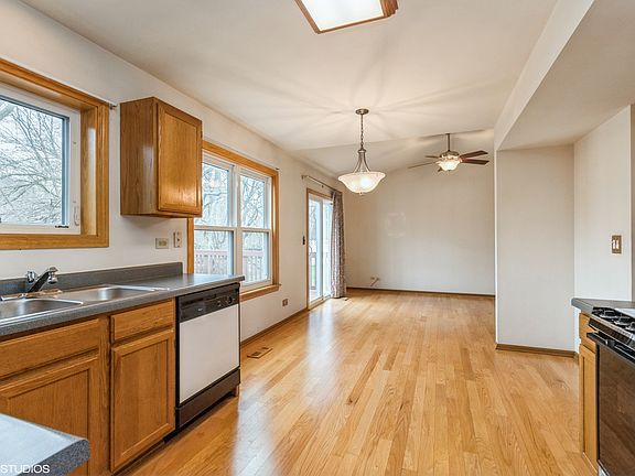 4th image of 429 Attenborough Way