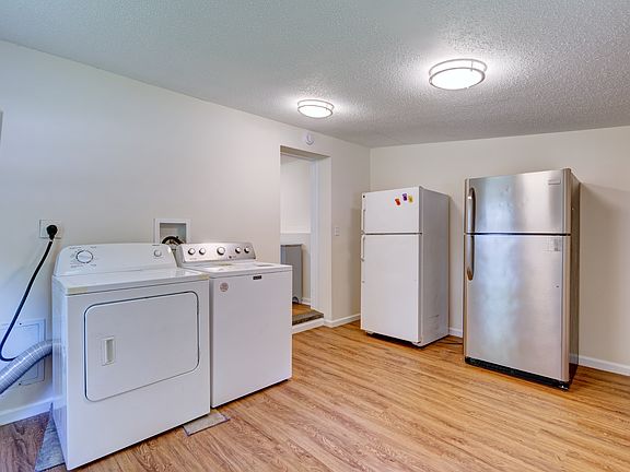 5th image of 3780 Whitney Ave