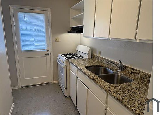 3rd image of 543 Queen Anne Ct #1