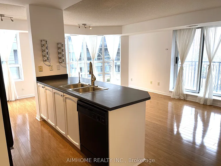 1000 King St W #317 — Photo 4