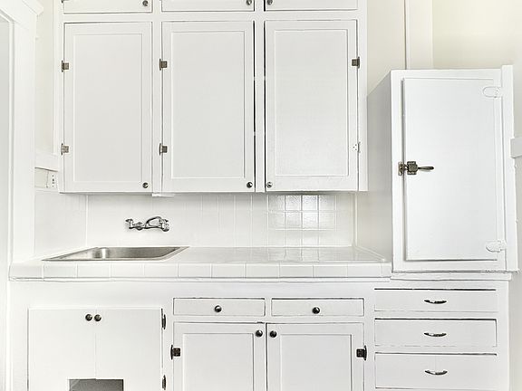 5th image of 223 Lime Ave #11