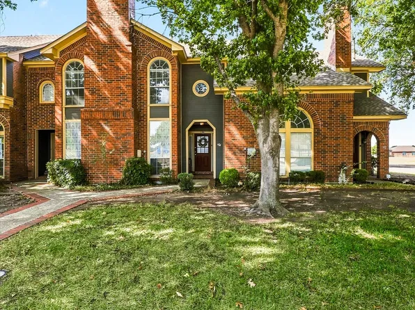 136 Cobblestone Row, Denton, TX 76207