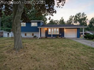 6185 Wildrose Ln, Fort Gratiot, MI 48059