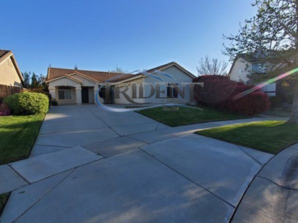 1221 Plumas Links St