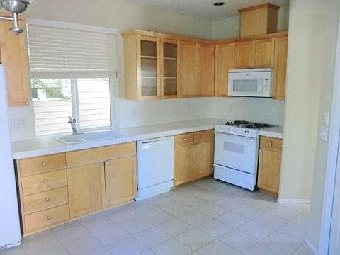 3rd image of 1052 SE Bacarra St