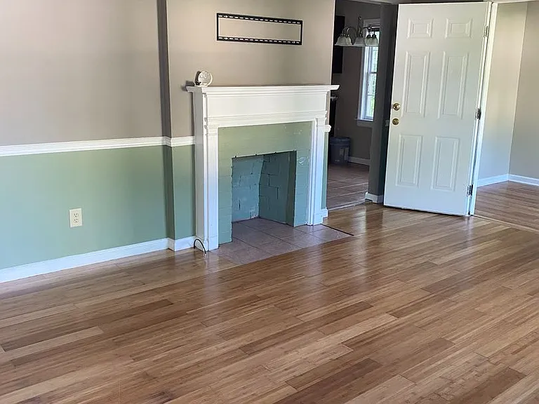 11 Avenue A — Photo 2